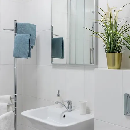 Wawrzynca With Parking