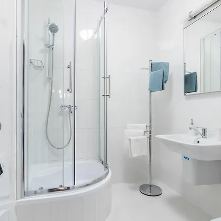 Wawrzynca With Parking *