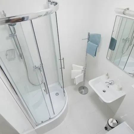 Wawrzynca With Parking *